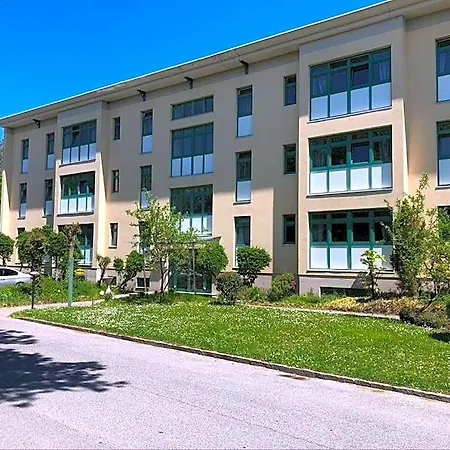Arbeiterwohnheim Workers Apartmanhotel *